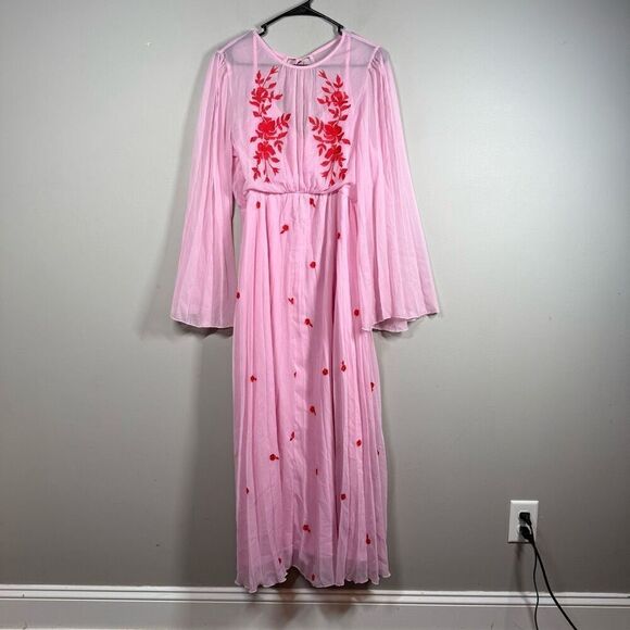 ASOS DESIGN tie back pleated sleeve midi dress in pink with red embroidery - Picture 5 of 15